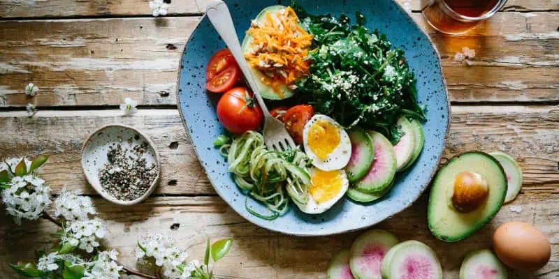 example of a paleo diet meal - hardboiled egg, avocado, greens and tomato